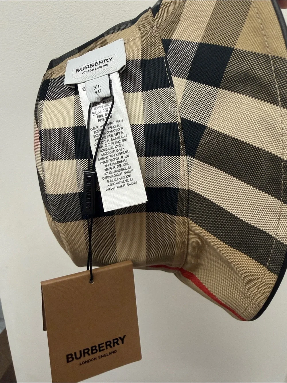 Authentic Burberry Reversible Bucket Hat Unisex. Size XL.